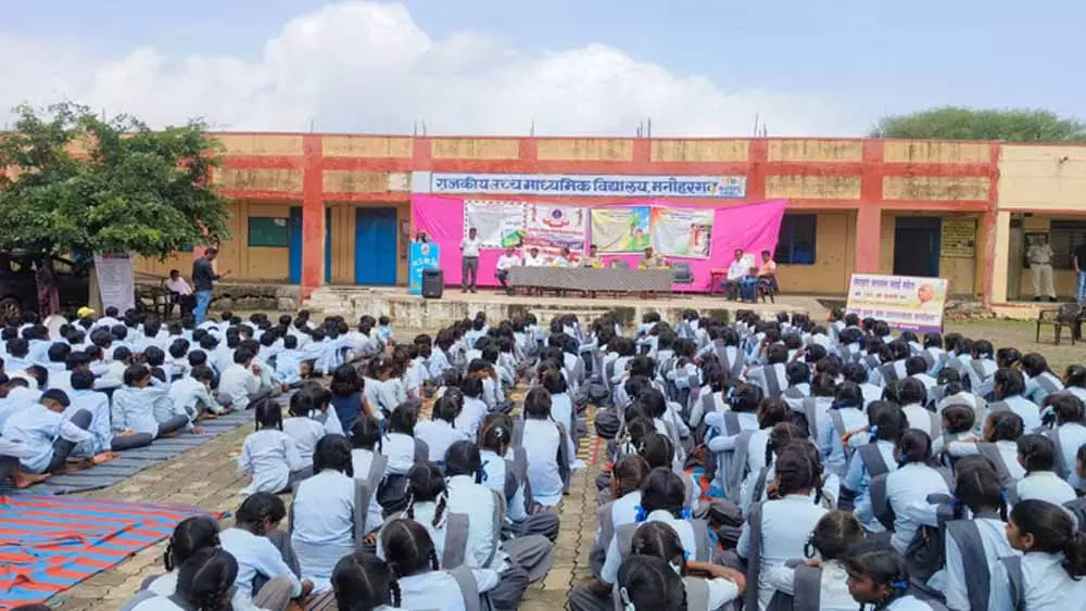Jaipur: राजस्थान पुलिस का ‘सद्भावना अभियान’, स्कूलों को गोद लिया Jaipur: राजस्थान पुलिस का ‘सद्भावना अभियान’, स्कूलों को गोद लिया