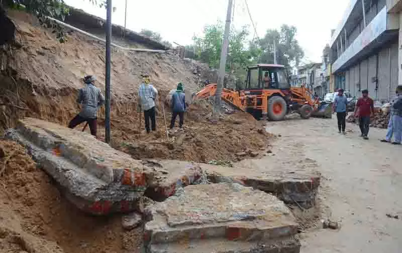 जगराओं ब्रिज लेन बंद होने से Ludhiana में यातायात व्यवस्था चरमराई, मरम्मत का काम जारी जगराओं ब्रिज लेन बंद होने से Ludhiana में यातायात व्यवस्था चरमराई, मरम्मत का काम जारी