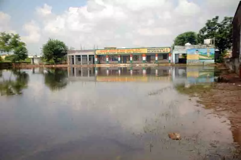बाढ़ के कारण 161 प्राथमिक स्कूलों को नुकसान पहुंचा: DEO बाढ़ के कारण 161 प्राथमिक स्कूलों को नुकसान पहुंचा: DEO