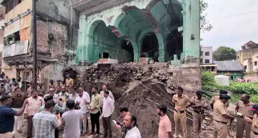 दरगाह के नीचे सुरंग मिलने के बाद Pune के मंचर में हिंदू-मुस्लिम तनाव दरगाह के नीचे सुरंग मिलने के बाद Pune के मंचर में हिंदू-मुस्लिम तनाव
