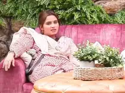 BB19: तान्या मित्तल पर भड़कीं नीलम गिरी, कुनिका सदानंद को सुनाई खरी-खोटी BB19: तान्या मित्तल पर भड़कीं नीलम गिरी, कुनिका सदानंद को सुनाई खरी-खोटी