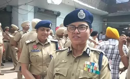 पंजाब पुलिस की बड़ी कार्रवाई, भारी मात्रा में नशीले पदार्थ और कैश बरामद पंजाब पुलिस की बड़ी कार्रवाई, भारी मात्रा में नशीले पदार्थ और कैश बरामद