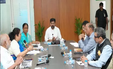 सीएम रेवंत रेड्डी ने गोदावरी पुष्करालु के मद्देनजर अधिकारियों के साथ की समीक्षा बैठक सीएम रेवंत रेड्डी ने गोदावरी पुष्करालु के मद्देनजर अधिकारियों के साथ की समीक्षा बैठक
