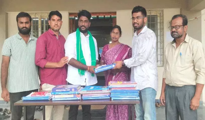 पुस्तकालय में पुस्तकों का शामिल होना सराहनीय है: Pasupuleti Veerababu पुस्तकालय में पुस्तकों का शामिल होना सराहनीय है: Pasupuleti Veerababu