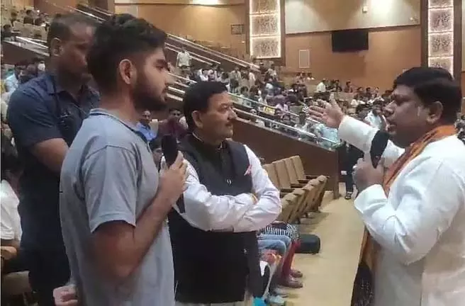 नागरिक अधिकारों से लेकर आरक्षण तक, NIT में छात्रों के सवालों से सुकांत आहत नागरिक अधिकारों से लेकर आरक्षण तक, NIT में छात्रों के सवालों से सुकांत आहत