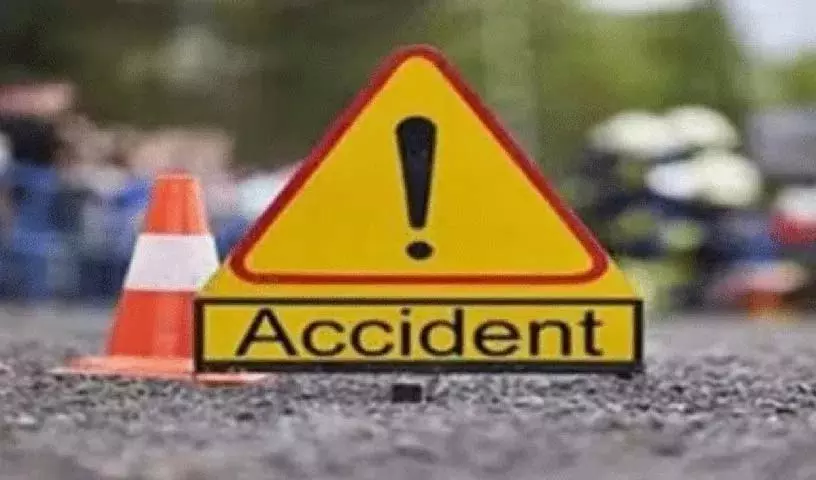 सड़क दुर्घटना में व्यक्ति गंभीर रूप से घायल सड़क दुर्घटना में व्यक्ति गंभीर रूप से घायल