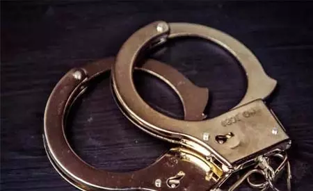 अडिलाबाद में 627 गांजा पौधों के साथ बुजुर्ग गिरफ्तार, दो बेटे फरार अडिलाबाद में 627 गांजा पौधों के साथ बुजुर्ग गिरफ्तार, दो बेटे फरार