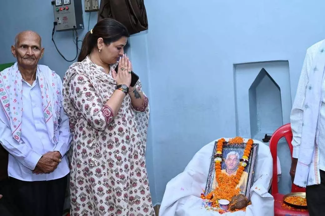 बेमेतरा में स्व. चंद्रिका प्रसाद चंद्राकर की दशगात्र पर पुष्पांजलि और संवेदना व्यक्त बेमेतरा में स्व. चंद्रिका प्रसाद चंद्राकर की दशगात्र पर पुष्पांजलि और संवेदना व्यक्त