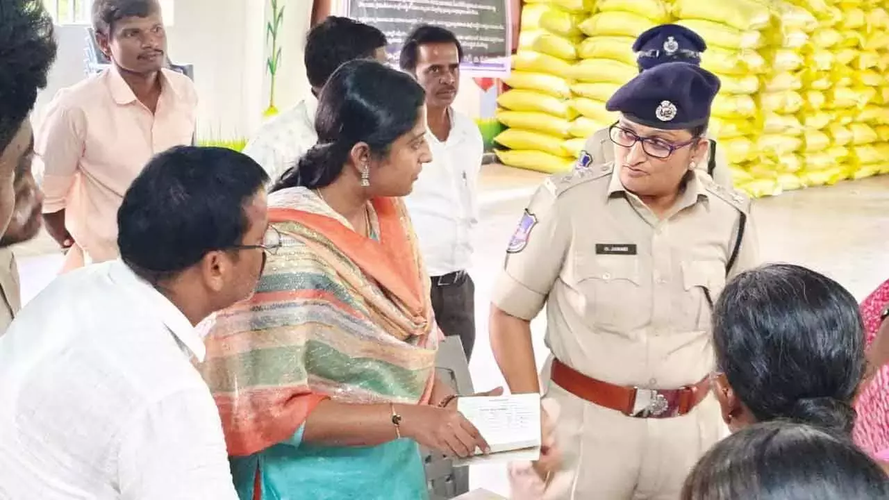 यूरिया के लिए किसानों को सीधे अधिकारियों से संपर्क करना चाहिए