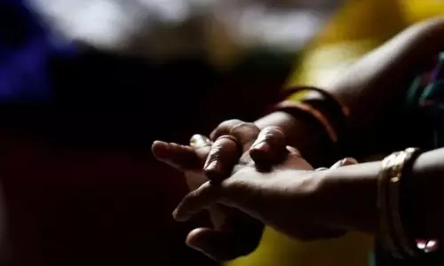 रिटायर्ड अधिकारी ने बहू के साथ रेप करने की कोशिश की, पति और सास को भी संलिप्त बताया