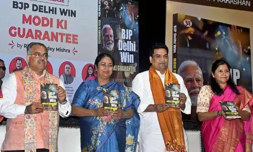 मुख्यमंत्री ने ‘भाजपा दिल्ली जीत-मोदी की गारंटी’ पुस्तक का विमोचन किया