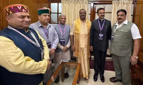 Chandigarh: बेंगलुरु में हरियाणा विधानसभा का अभिनंदन, शाबाशी से हुआ स्वागत Chandigarh: बेंगलुरु में हरियाणा विधानसभा का अभिनंदन, शाबाशी से हुआ स्वागत
