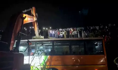 Lucknow: हरदोई-लखनऊ रोड पर रोडवेज बस पलटी, 5 की मौत