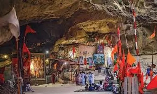 मां आदिशक्ति का अनोखा धाम, भारत ही नहीं पाकिस्तान में भी होती है पूजा मां आदिशक्ति का अनोखा धाम, भारत ही नहीं पाकिस्तान में भी होती है पूजा