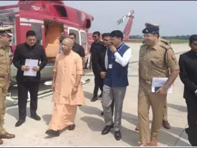 Ayodhya: मुख्यमंत्री योगी पहुंचे अयोध्या, मॉरीशस पीएम का स्वागत Ayodhya: मुख्यमंत्री योगी पहुंचे अयोध्या, मॉरीशस पीएम का स्वागत