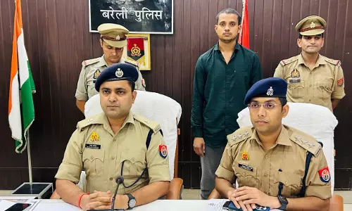 Bareilly: पुलिस ने नफरत फैलाने वाले मास्टरमाइंड को किया गिरफ्तार Bareilly: पुलिस ने नफरत फैलाने वाले मास्टरमाइंड को किया गिरफ्तार