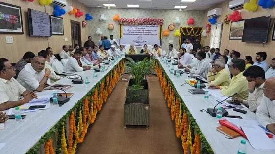 Mathura: बलदेव और गोवर्धन विधायकों में तनातनी, सांसद मौजूद