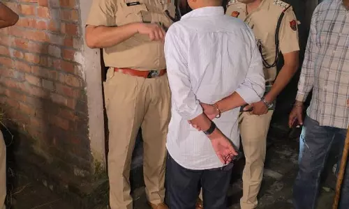 तरौरी में मादक पदार्थ की छापेमारी के दौरान पुलिस दल पर हमला, सब-इंस्पेक्टर घायल तरौरी में मादक पदार्थ की छापेमारी के दौरान पुलिस दल पर हमला, सब-इंस्पेक्टर घायल