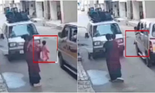 Gujarat: सूरत में स्कूल वैन ने डेढ़ साल की बच्ची को कुचला