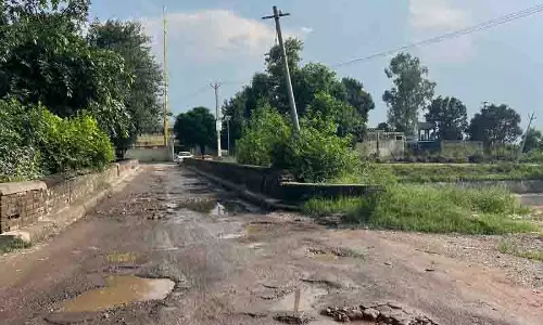 Ludhiana: ग्रामीणों ने नहर विभाग पर समय पर मरम्मत और सफाई न करने का आरोप लगाया Ludhiana: ग्रामीणों ने नहर विभाग पर समय पर मरम्मत और सफाई न करने का आरोप लगाया