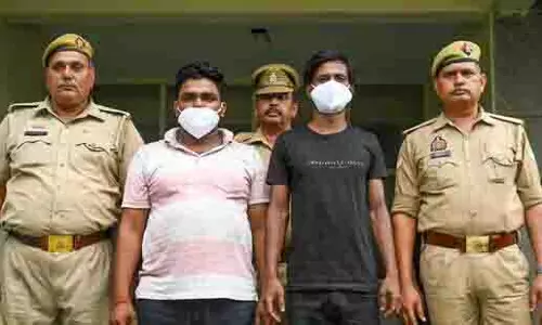 Noida: बबूल की लकड़ी की तस्करी के आरोप में दो गिरफ्तार