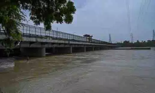 Delhi: पुलिस का एक पुलिसकर्मी यमुना में लापता, तलाश जारी