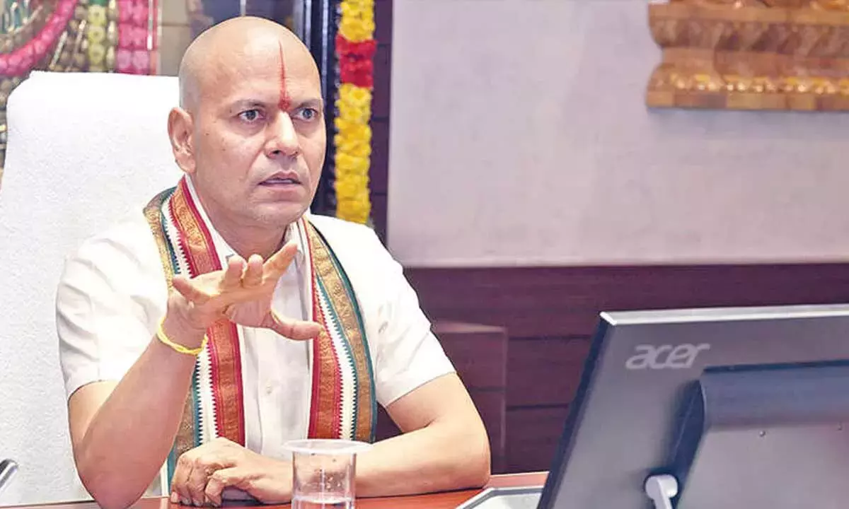 आगामी श्रीवारी ब्रह्मोत्सव के दौरान मिलकर काम करें: TTD EO आगामी श्रीवारी ब्रह्मोत्सव के दौरान मिलकर काम करें: TTD EO