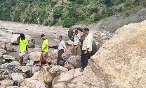 Sirmaur district में गिरि नदी से लापता शिक्षक का शव बरामद Sirmaur district में गिरि नदी से लापता शिक्षक का शव बरामद
