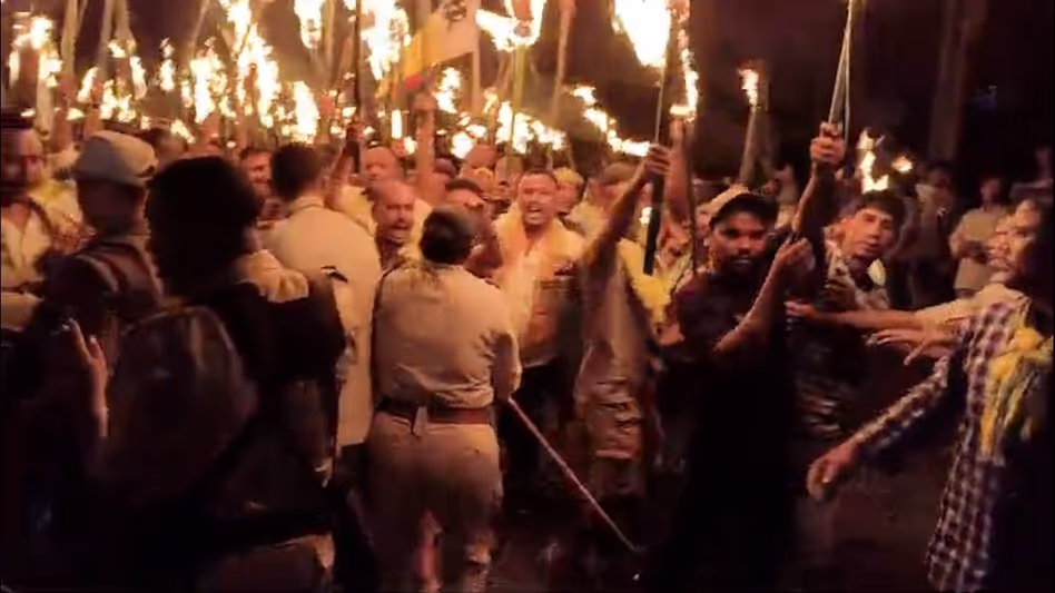 Assam : गोलकगंज में कोच-राजबोंगशी प्रदर्शनकारियों पर पुलिस का लाठीचार्ज, कई घायल Assam : गोलकगंज में कोच-राजबोंगशी प्रदर्शनकारियों पर पुलिस का लाठीचार्ज, कई घायल