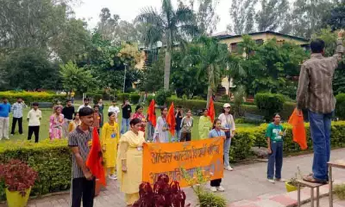 ABVP ने डेहरी पीजी कॉलेज में खराब बुनियादी ढांचे का विरोध किया ABVP ने डेहरी पीजी कॉलेज में खराब बुनियादी ढांचे का विरोध किया