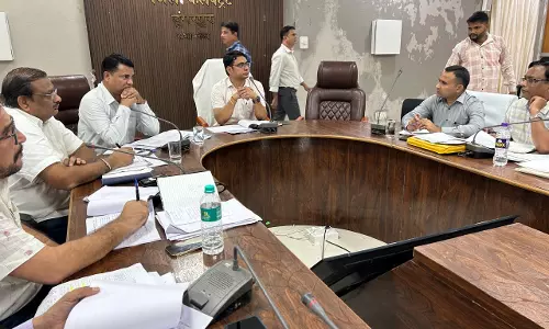 Dungarpur: कलेक्टर ग्रामीण विकास एवं पंचायती राज विभाग की समीक्षा बैठक