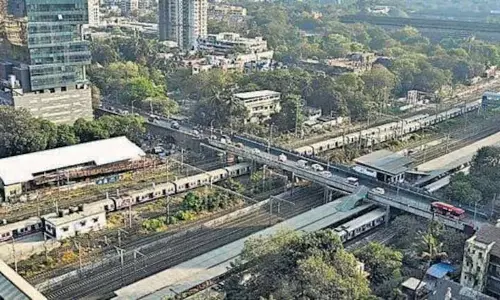मुंबई का Elphinstone Bridge आधी रात से बंद, प्रमुख यातायात मार्गों में बदलाव की घोषणा मुंबई का Elphinstone Bridge आधी रात से बंद, प्रमुख यातायात मार्गों में बदलाव की घोषणा