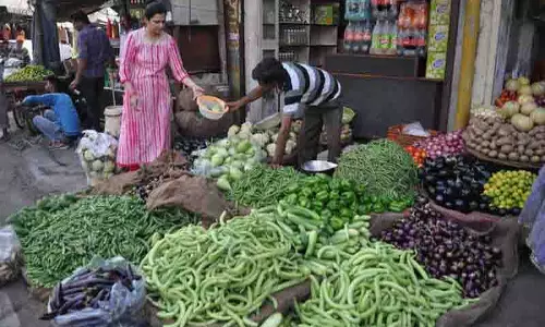 Chandigarh में बारिश से आपूर्ति बाधित होने से सब्जियों के दाम बढ़े Chandigarh में बारिश से आपूर्ति बाधित होने से सब्जियों के दाम बढ़े