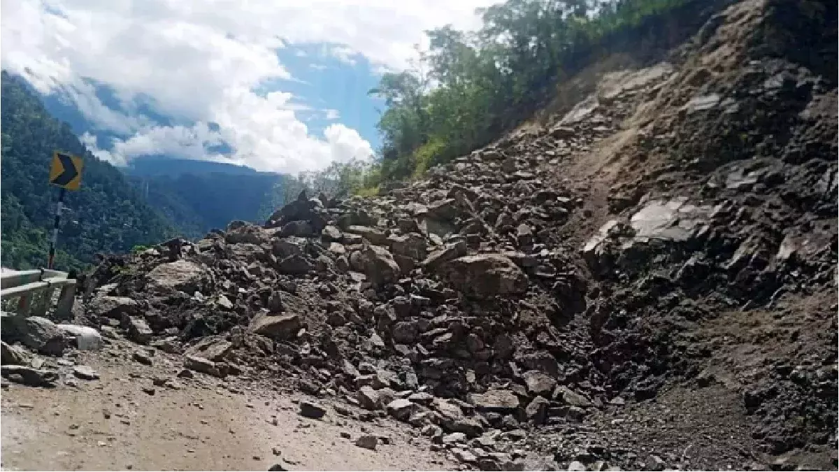 Shimla: हिमाचल में भूस्खलन से यातायात बाधित, यलो अलर्ट जारी