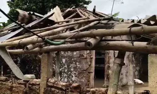 Mayurbhanj: अवैध पटाखा फैक्ट्री में विस्फोट, महिला गंभीर रूप से घायल Mayurbhanj: अवैध पटाखा फैक्ट्री में विस्फोट, महिला गंभीर रूप से घायल