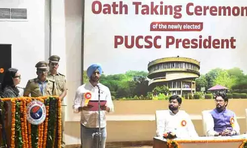 Chandigarh: छात्र परिषद के कार्यभार संभालने पर दो शपथ समारोह आयोजित Chandigarh: छात्र परिषद के कार्यभार संभालने पर दो शपथ समारोह आयोजित