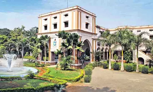 Telangana में छात्र सरकारी डिग्री कॉलेजों से दूरी बना रहे
