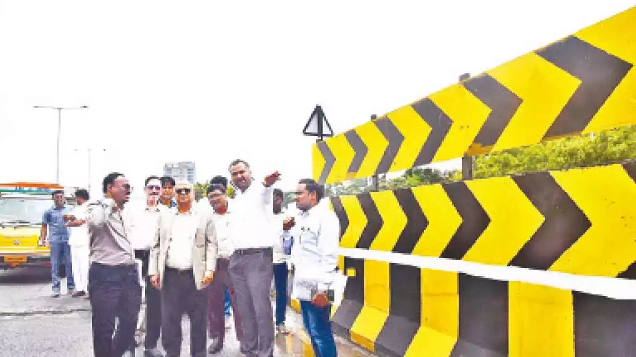 Telangana: SCCORS के अध्यक्ष न्यायमूर्ति सप्रे ने फ्लाईओवर की समीक्षा की