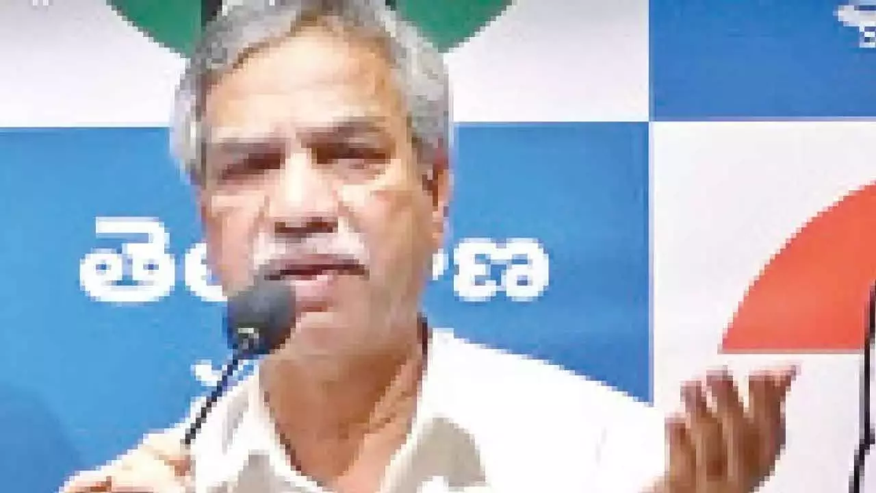 Telangana: कांग्रेस नेता का आरोप, मोदी सरकार जनता की गाढ़ी कमाई लूट रही है