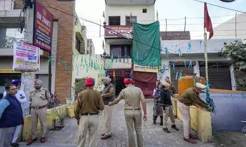 अमृतसर मंदिर हमला मामले में NIA ने ग्रेनेड और पिस्तौल बरामद की अमृतसर मंदिर हमला मामले में NIA ने ग्रेनेड और पिस्तौल बरामद की