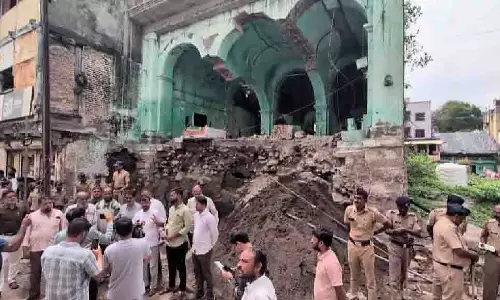 दरगाह के नीचे सुरंग मिलने के बाद Pune के मंचर में हिंदू-मुस्लिम तनाव दरगाह के नीचे सुरंग मिलने के बाद Pune के मंचर में हिंदू-मुस्लिम तनाव
