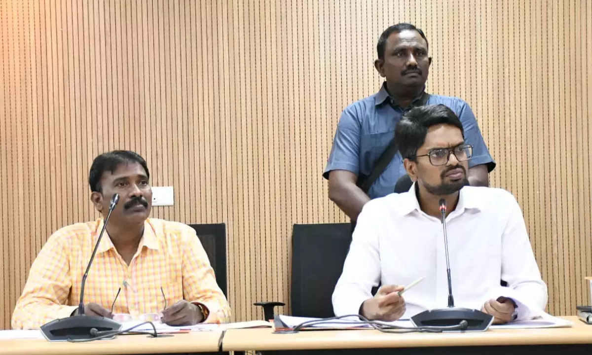 Telangana: वानापर्थी कलेक्टर ने जूनियर कॉलेजों में उत्तीर्ण प्रतिशत में सुधार का आह्वान किया