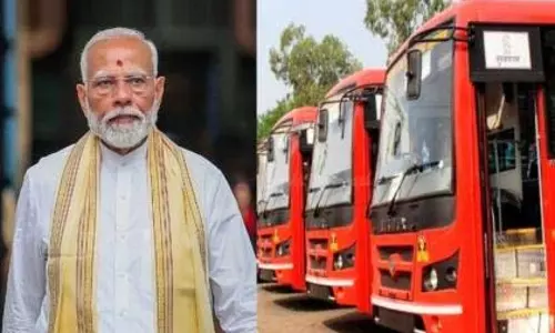Sarnaik ने पीएम मोदी के 75वें जन्मदिन पर 75 एसटी बस स्टैंड पर मुफ्त पुस्तकालय की घोषणा की Sarnaik ने पीएम मोदी के 75वें जन्मदिन पर 75 एसटी बस स्टैंड पर मुफ्त पुस्तकालय की घोषणा की