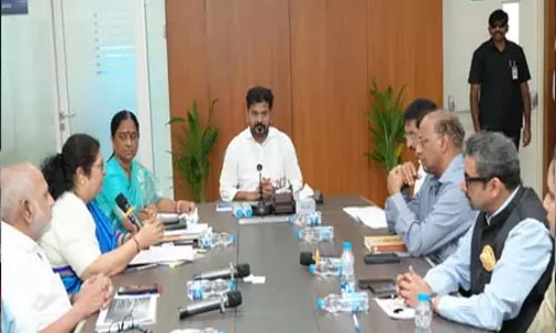 सीएम रेवंत रेड्डी ने गोदावरी पुष्करालु के मद्देनजर अधिकारियों के साथ की समीक्षा बैठक सीएम रेवंत रेड्डी ने गोदावरी पुष्करालु के मद्देनजर अधिकारियों के साथ की समीक्षा बैठक