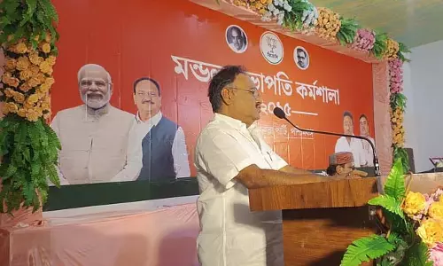 फैक्ट्री में वेतन बंद, श्रमिकों को विरोध का सामना करना पड़ा फैक्ट्री में वेतन बंद, श्रमिकों को विरोध का सामना करना पड़ा