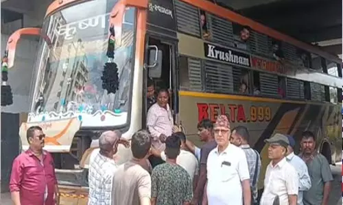 गुजरात : जामनगर से नेपाल के नागरिक रवाना, 3 दिन बाद पहुंचेंगे नेपाल बॉर्डर गुजरात : जामनगर से नेपाल के नागरिक रवाना, 3 दिन बाद पहुंचेंगे नेपाल बॉर्डर