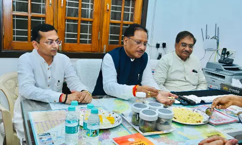 चना–मुर्रा संग स्मृतियों का स्वाद: मुख्यमंत्री विष्णुदेव साय ने कार्यकर्ताओं के साथ साझा किए पुराने दिन