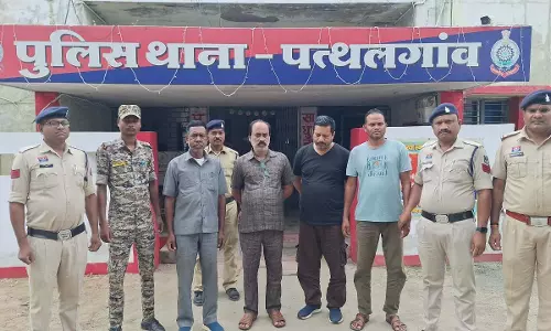 जादुई कलश के नाम पर हजारों ग्रामीणों से की करोड़ों की ठगी, 4 ठगबाज गिरफ़्तार जादुई कलश के नाम पर हजारों ग्रामीणों से की करोड़ों की ठगी, 4 ठगबाज गिरफ़्तार