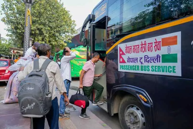 डीटीसी की दिल्ली-काठमांडू मैत्री बस अशांति के बीच नेपाल में फंसी डीटीसी की दिल्ली-काठमांडू मैत्री बस अशांति के बीच नेपाल में फंसी