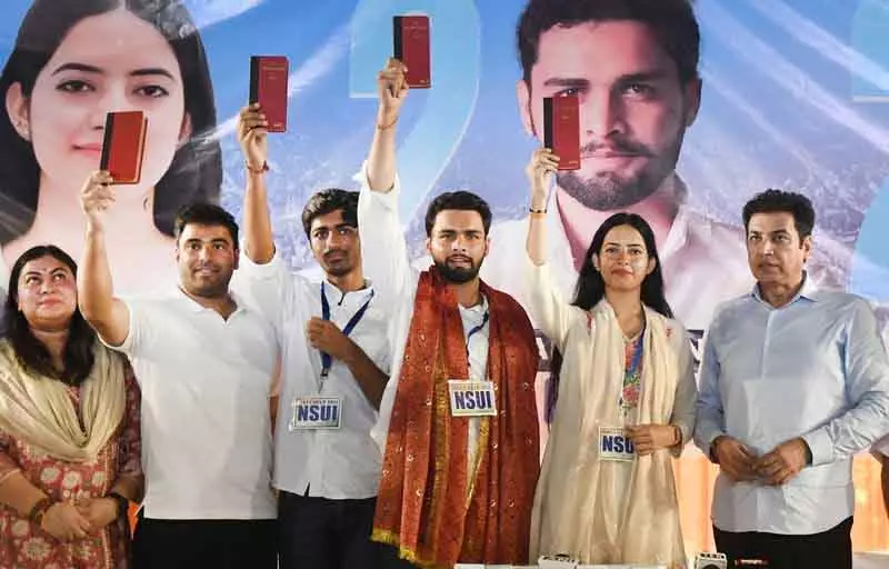 DU elections: NSUI ने दोहरा घोषणापत्र जारी किया, महिला अधिकार प्रमुख एजेंडा DU elections: NSUI ने दोहरा घोषणापत्र जारी किया, महिला अधिकार प्रमुख एजेंडा